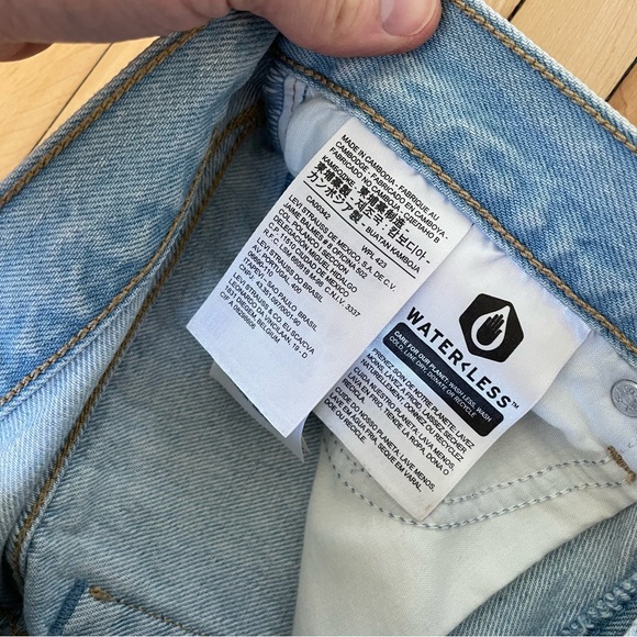 🌼LEVIS WEDGIE Short Light Wash Shorts size 28 - Picture 7 of 12